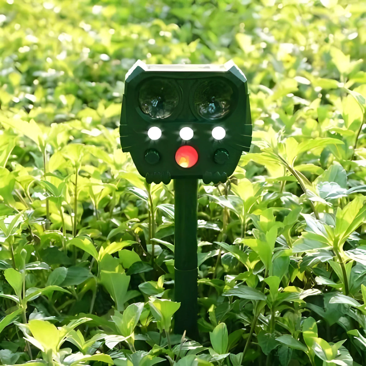 Snake Deterrent Solar Ultrasonic & Flashing Light
