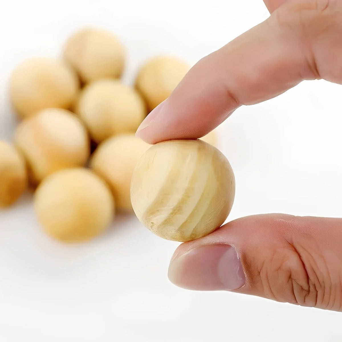 Moth Repellent Balls Natural Camphorwood Moisture-Absorbing Reusable